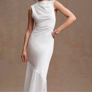 Chic White Sleeveless Wedding Dress